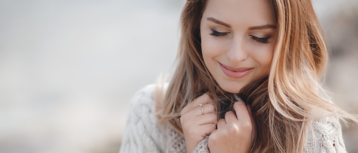 Come nutrire la foto delle labbra screpolate o disidratate