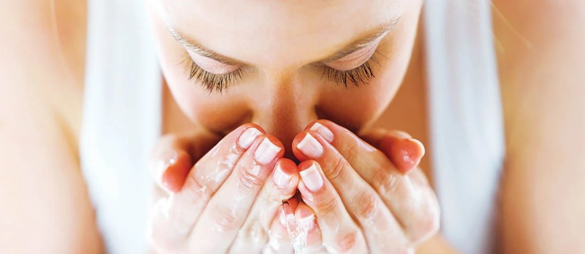 Γιατί είναι απαραίτητος ο σωστός καθαρισμός προσώπου; photo Γιατί είναι απαραίτητος ο σωστός καθαρισμός προσώπου; photo