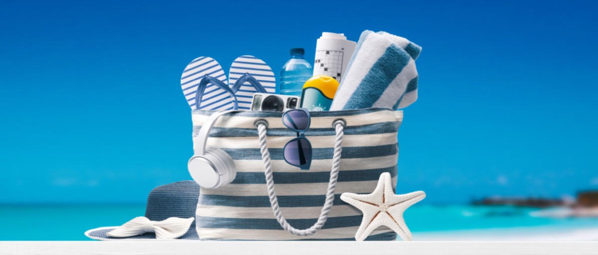 9 oggetti essenziali che non dovrebbero mancare nella tua borsa per le vacanze estive! foto