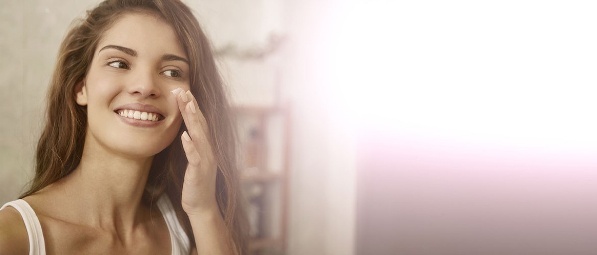 Une peau parfaite sans acné, grâce au pouvoir de l'acide salicylique.photo