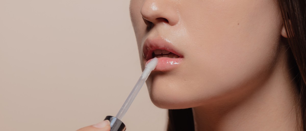 Makeup και Lip Gloss: Επιλέξτε το Ιδανικό για Κάθε Περίσταση photo Makeup και Lip Gloss: Επιλέξτε το Ιδανικό για Κάθε Περίσταση photo