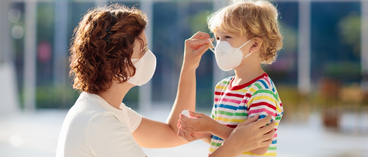 Tutti i modi per abituare il tuo bambino ad indossare la maschera fotografica