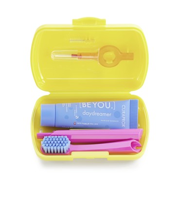 Curaprox Travel Kit de voyage pour hygiène bucco-dentaire Jaune