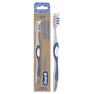 Oral-B Pro Expert 80% переработанный пластик Ручка среднего белого/синего цвета 1шт.