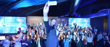Σημαντική διάκριση για το wecare.gr: Απέσπασε το e-volution Award σ...