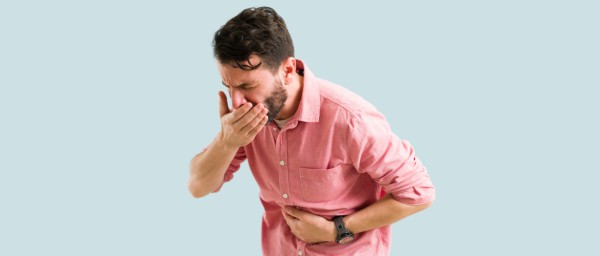 Douleurs d'estomac élevées au centre : causes et traitement immédiat