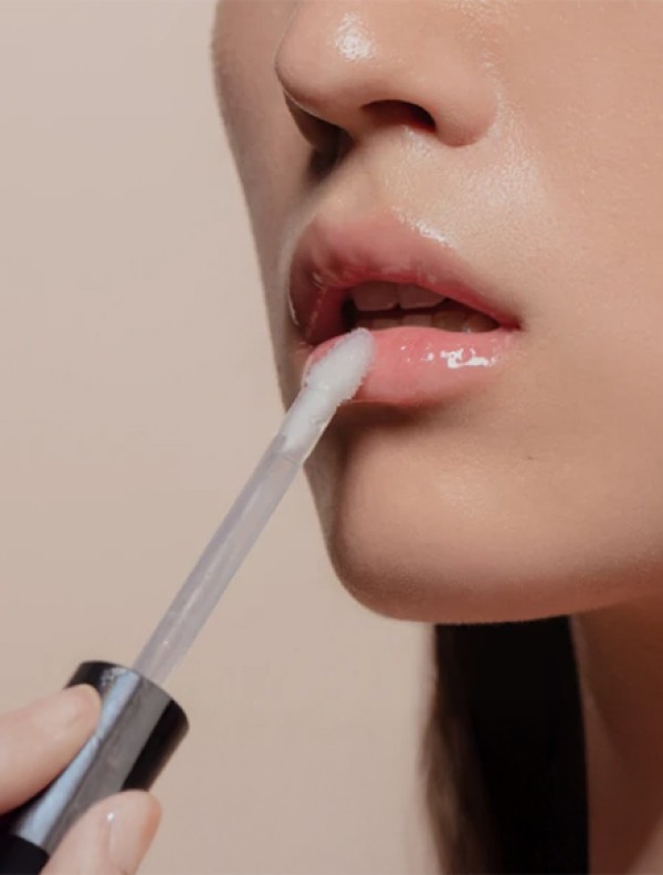 Makeup και Lip Gloss: Επιλέξτε το Ιδανικό για Κάθε Περίσταση